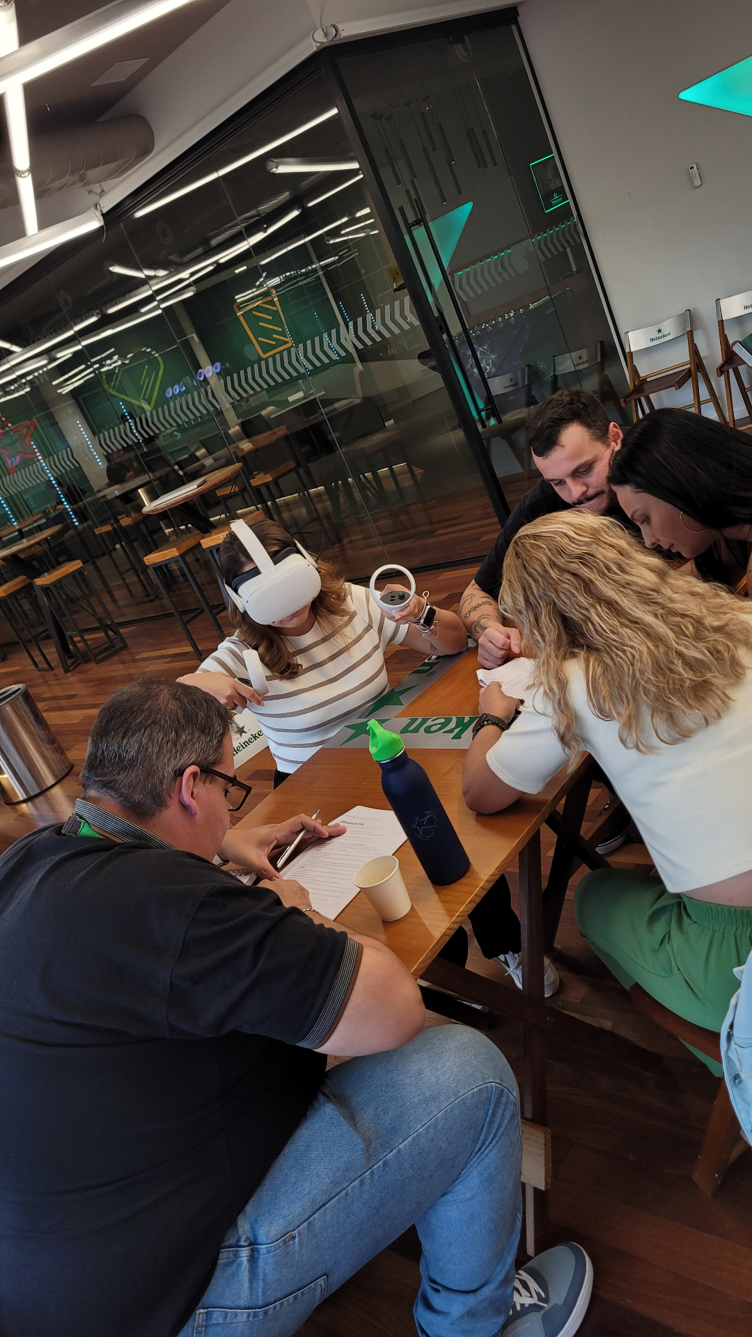 Experiência VR cooperativa em ação Heineken